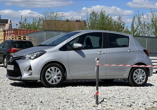 Toyota Yaris cena 35500 przebieg: 146200, rok produkcji 2015 z Wrocław małe 562